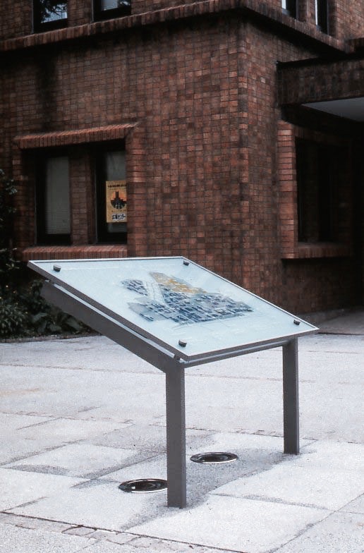 本郷キャンパス案内板デザイン