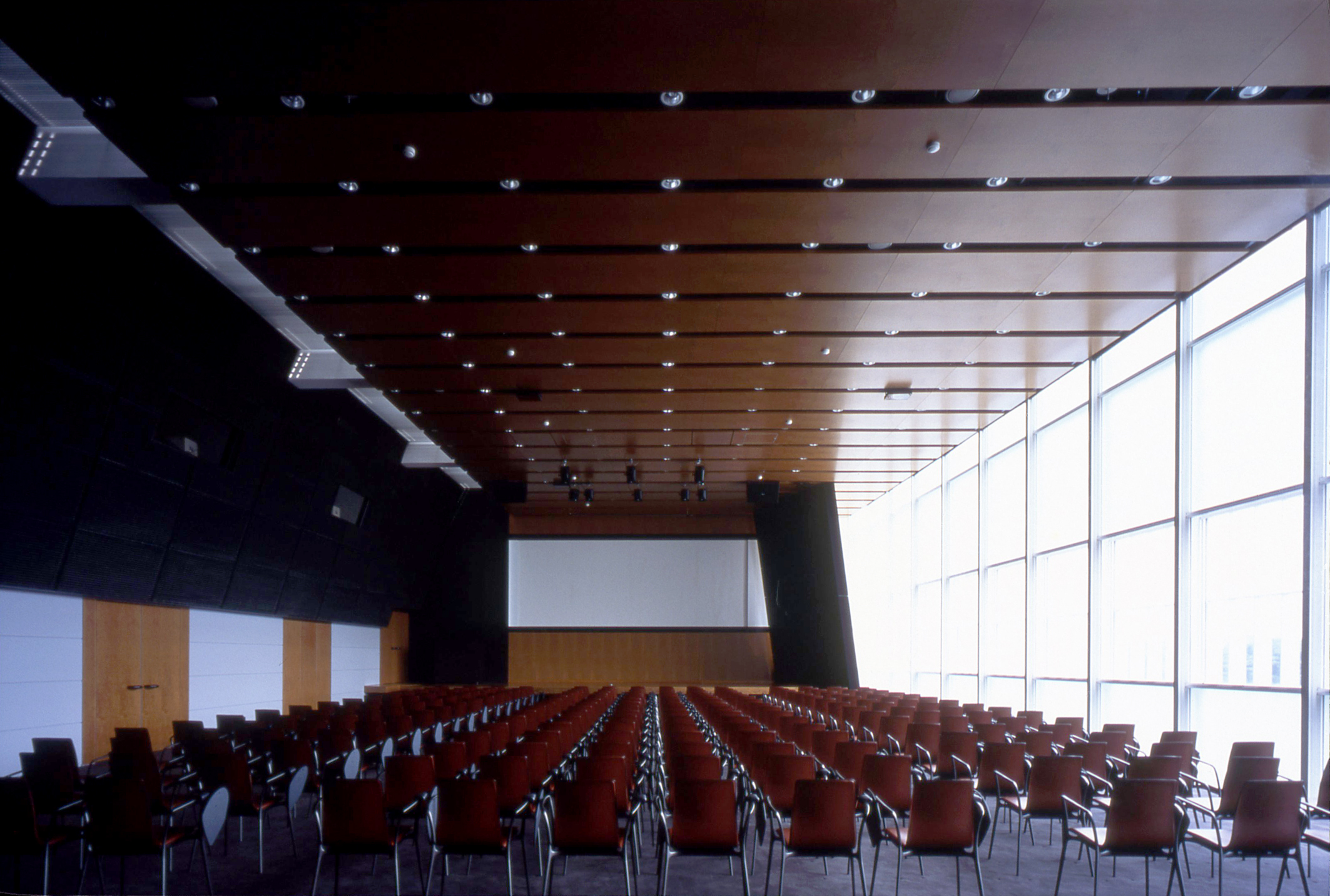 武田先端知ビル